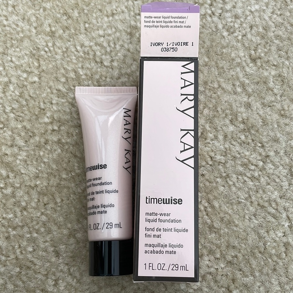 TimeWise Matte-Wear Liquid Foundation